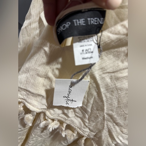 NWT cream shorts romper with tassels - cute back - Picture 2 of 10